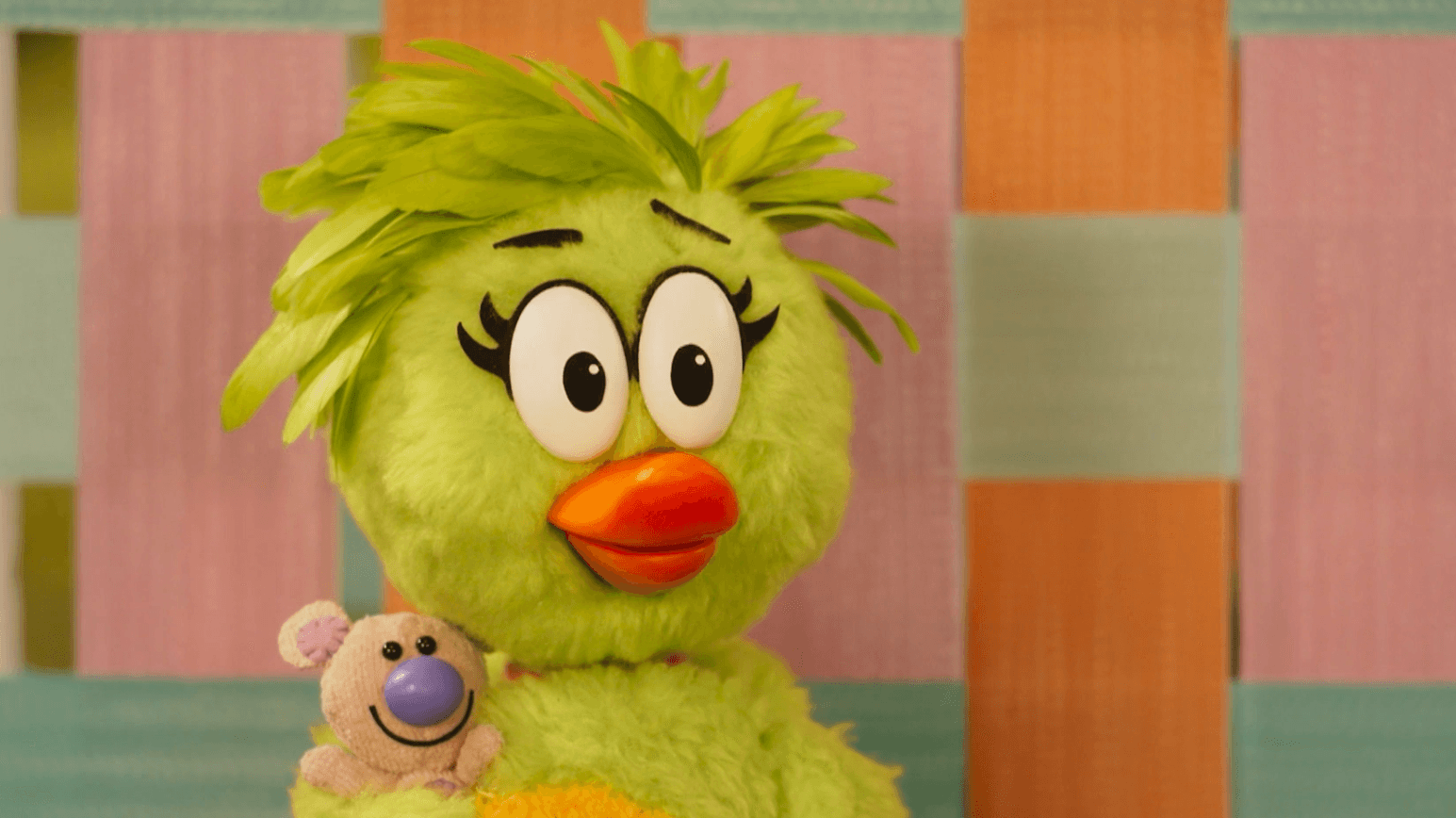Donkey turns her mistakes into art. / The pals help Duck Duck face a fear of spaceships.