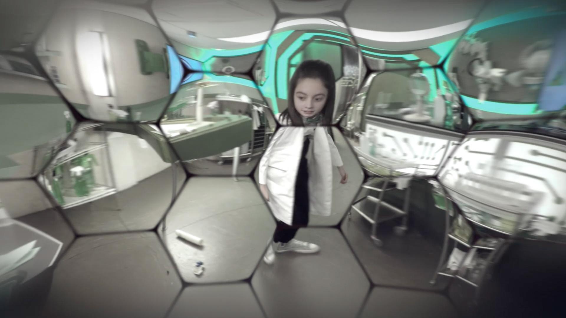 Olympia and Otis babysit Baby Genius. / Oona tells of when she switched bodies with a fly.