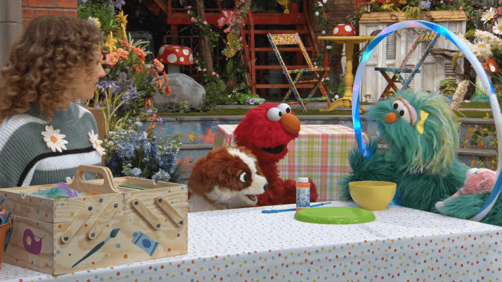 Elmo swaps items with his friends to play in a new way while Grover swaps for an airplane.
