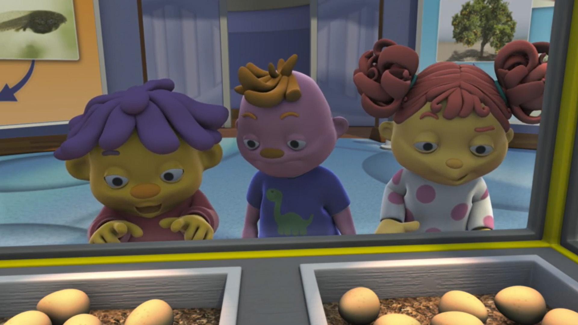 Sid investigates seeds with his friends at the Science Center.