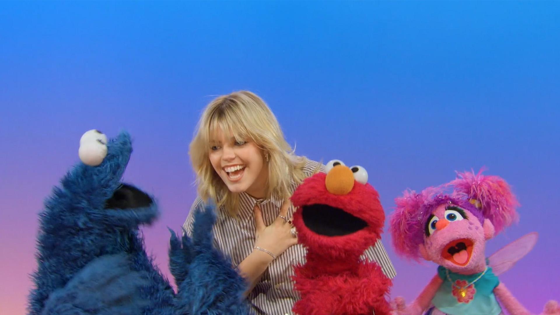 Join Renee Rapp and your Sesame Street friends as they sing about feelings.