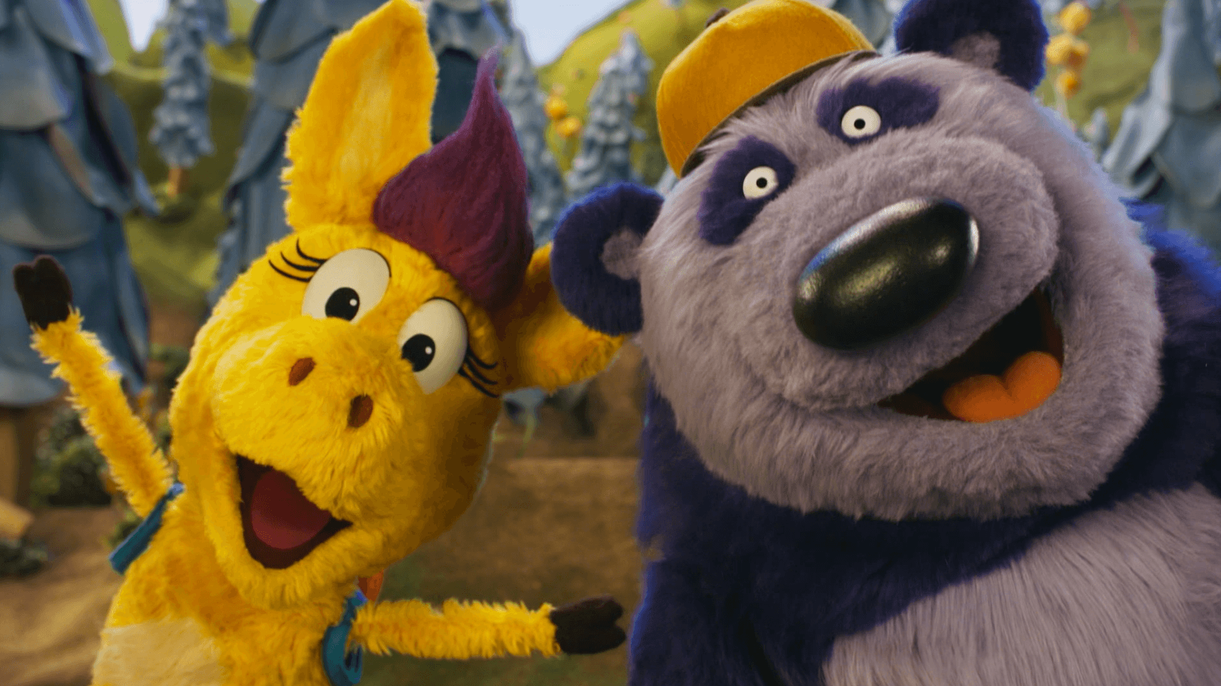 Donkey’s new flower disrupts her garden. / The wind forces the pals to change their plan.