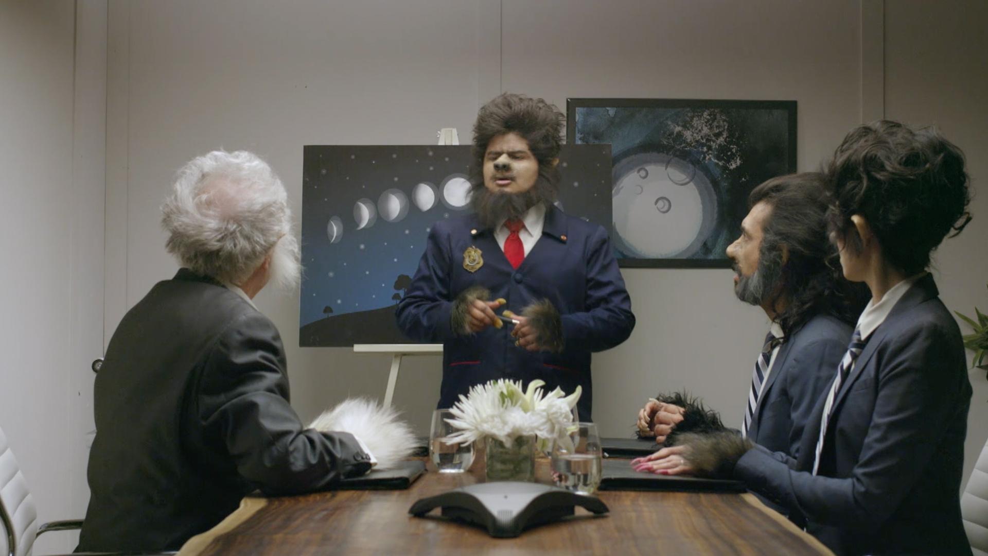 The agents stop werewolf Olaf from turning into a boy./Otis struggles with his new jacket.