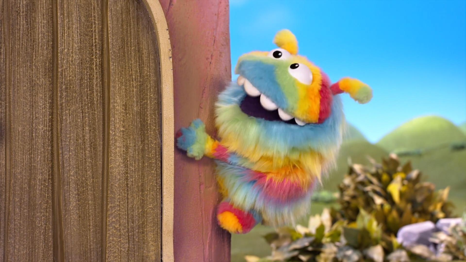 Duck Duck wonders if she can fix her bookcase./Donkey welcomes Greeble the Treeble.